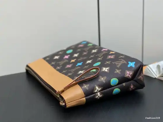 VOYAGE POCHETTE VUITTON SOUPLE-32*21*8CM LOUIS 0504